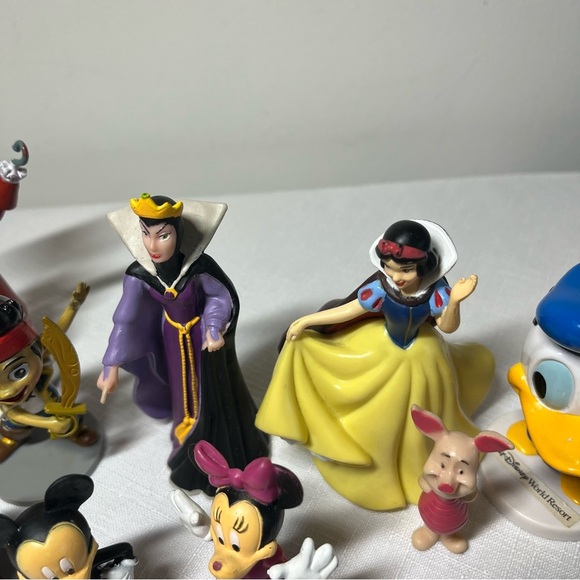 Disney Character Figurine Set. Collectible. Evil queen. Doc. Donald. Daisy. Mick - Picture 4 of 7